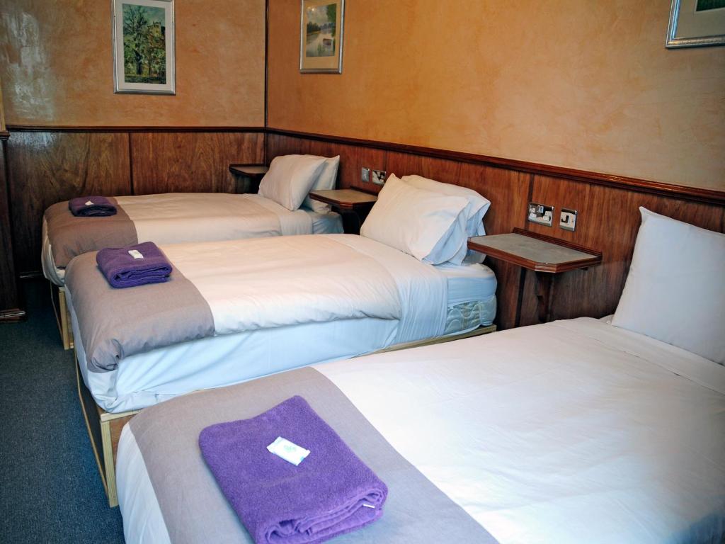 Family room at Cricklewood Lodge Hotel