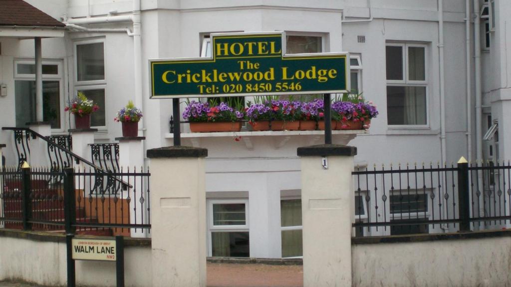 Cricklewood Lodge Hotel exterior sign